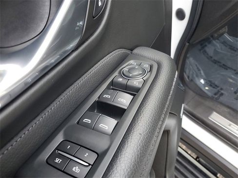 Used 2021 GMC Yukon XL Denali w/ Denali Premium Package image 17