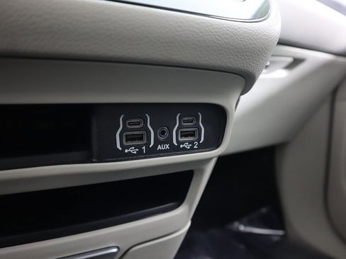 Used 2024 Chrysler Pacifica Touring-L image 48