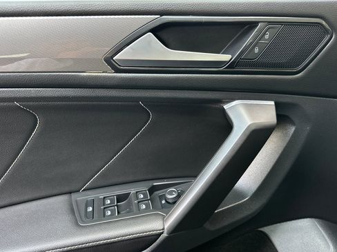 Used 2023 Volkswagen Tiguan SE w/ Panoramic Sunroof Package FWD image 11