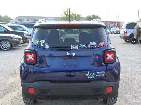 Used 2018 Jeep Renegade Latitude FWD image 5