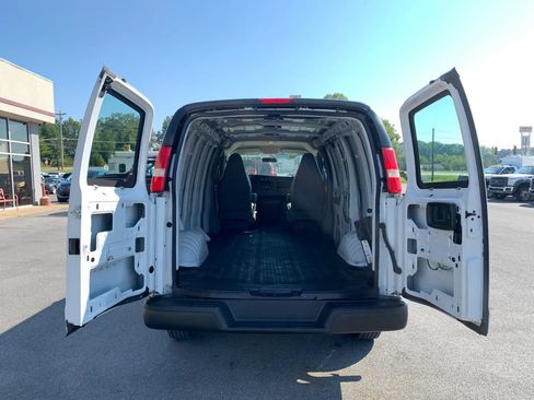 Used 2018 Chevrolet Express 2500 w/ Driver Convenience Package RWD image 29
