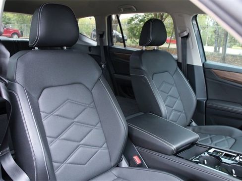 Certified 2025 Volkswagen Atlas SE image 27