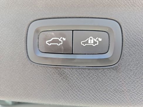 Used 2019 Volvo XC90 T6 Momentum w/ Protection Package Premier image 27