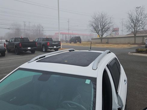 Used 2019 Jeep Cherokee Limited w/ Luxury Group image 19