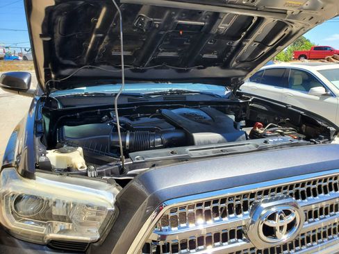 Used 2017 Toyota Tacoma TRD Sport w/ Tow Package image 47