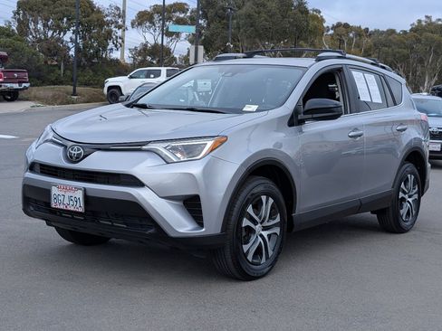 Used 2018 Toyota RAV4 LE image 11