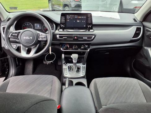 Used 2022 Kia Seltos LX image 5
