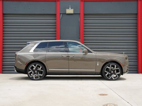 Used 2025 Rolls-Royce Cullinan AWD/4WD image 62