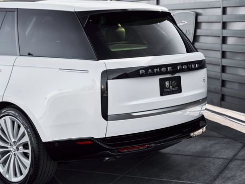 Used 2024 Land Rover Range Rover SV AWD/4WD image 10