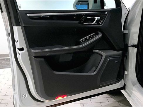 New 2026 Porsche Macan S image 24