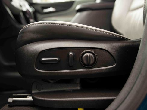 Used 2019 Chevrolet Equinox Premier FWD image 12