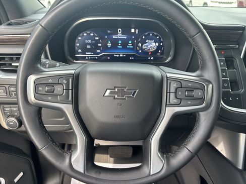 Used 2022 Chevrolet Suburban Z71 AWD/4WD image 28