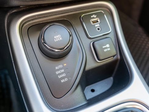 Used 2018 Jeep Compass Latitude w/ Cold Weather Group image 30