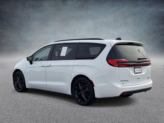Used 2025 Chrysler Pacifica Limited FWD image 4