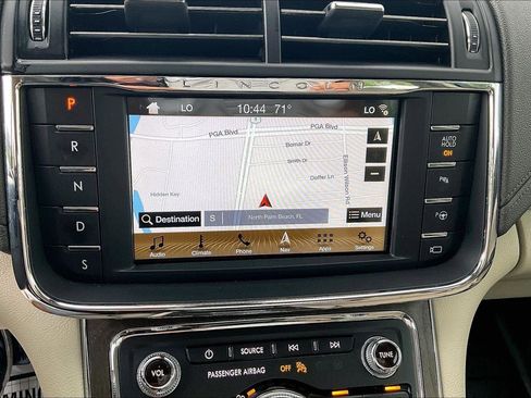 Used 2019 Lincoln Continental Reserve AWD/4WD image 15