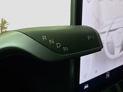 Used 2022 Tesla Model Y Long Range image 18