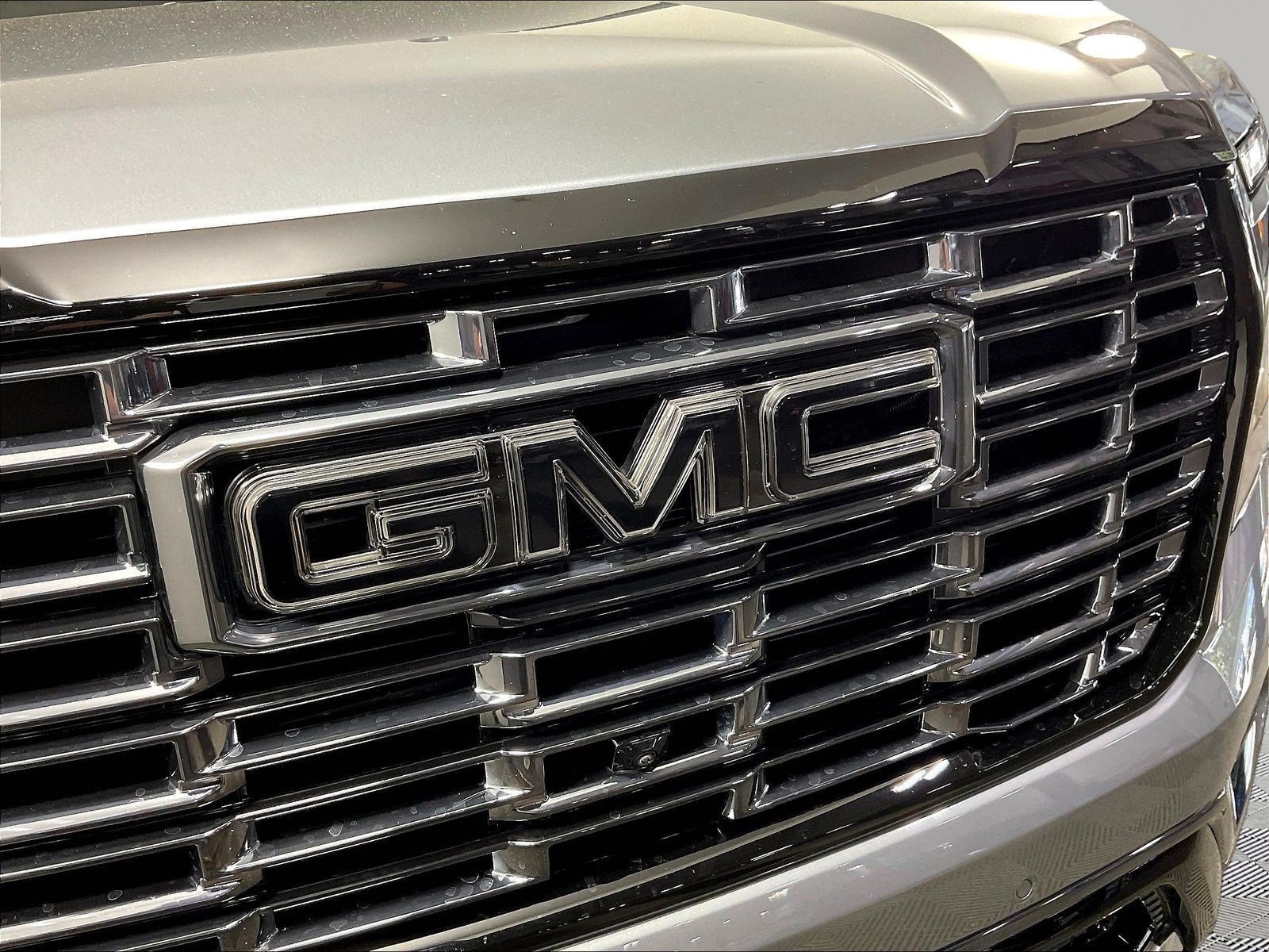 Used 2025 GMC Yukon Denali Ultimate AWD/4WD image 32