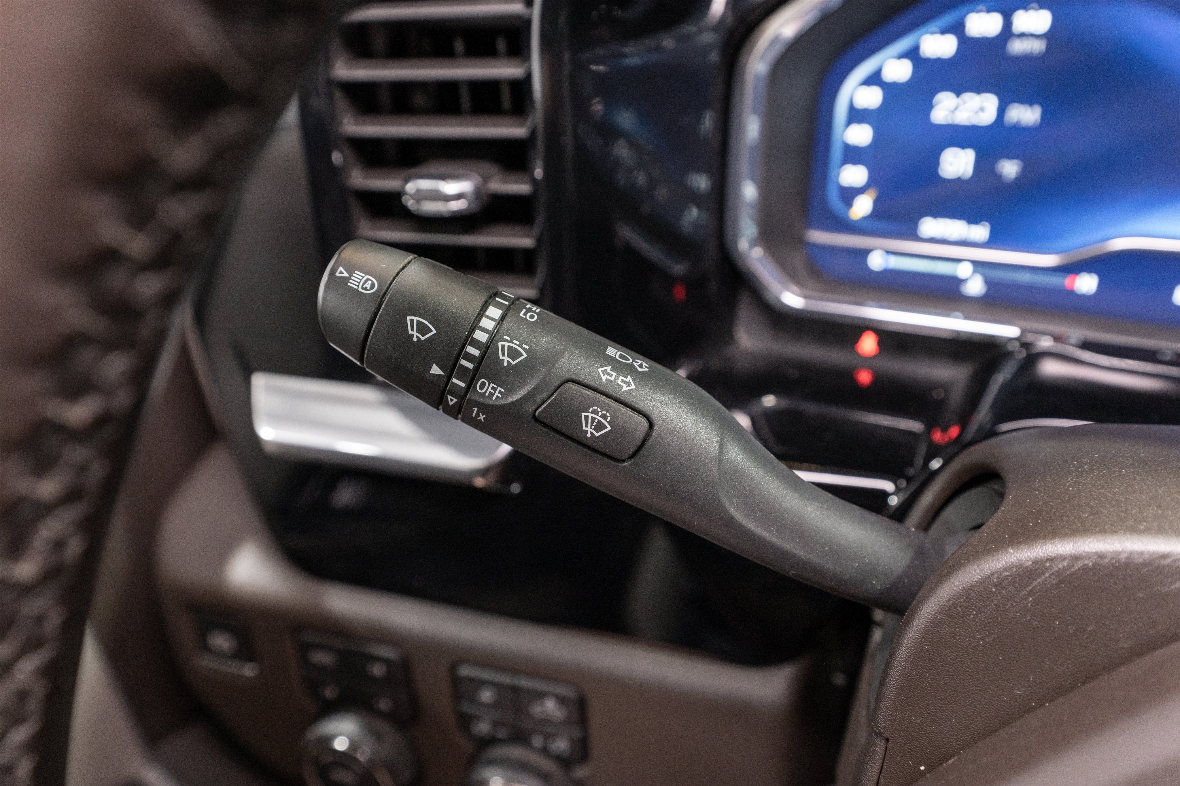 Used 2025 Chevrolet Silverado 1500 LTZ AWD/4WD image 29