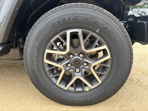 New 2026 Jeep Wrangler Unlimited Sahara AWD/4WD image 9