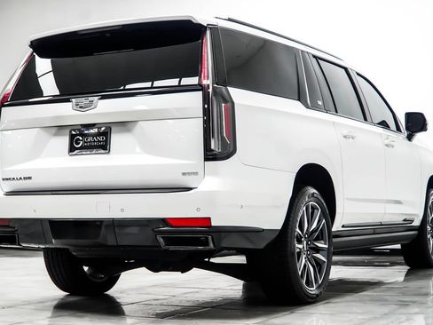 Used 2024 Cadillac Escalade ESV Sport w/ Touring Package AWD/4WD image 15