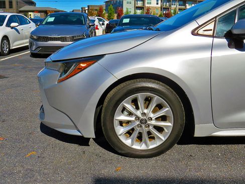 Used 2020 Toyota Corolla LE w/ LE Premium Package image 32