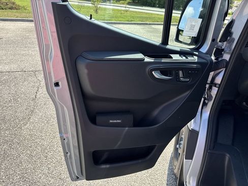 New 2025 Mercedes-Benz Sprinter 2500 image 13