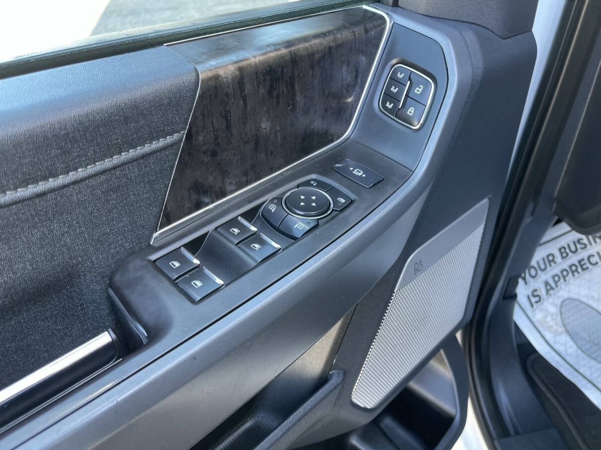 Used 2023 Ford F350 Lariat w/ Lariat Ultimate Package AWD/4WD image 9