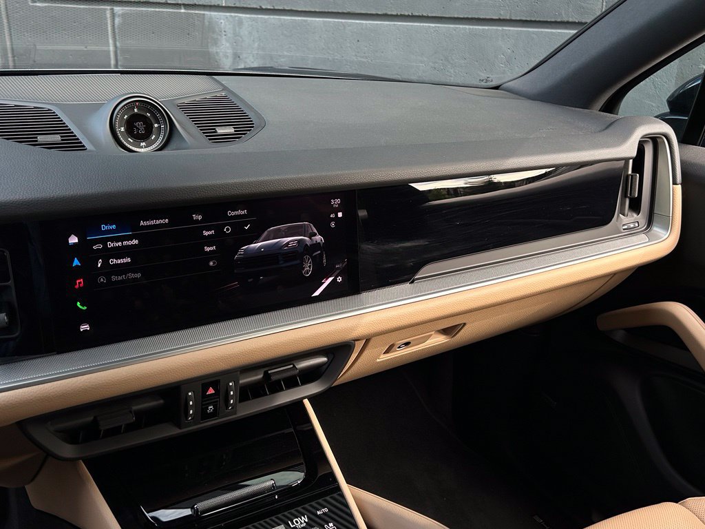 Certified 2026 Porsche Cayenne AWD/4WD image 27