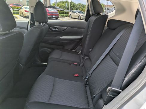 Used 2018 Nissan Rogue SV FWD image 13