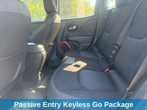 Used 2016 Jeep Renegade Trailhawk AWD/4WD image 11