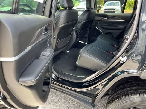 New 2025 Jeep Grand Cherokee Limited w/ Black Appearance Package image 22