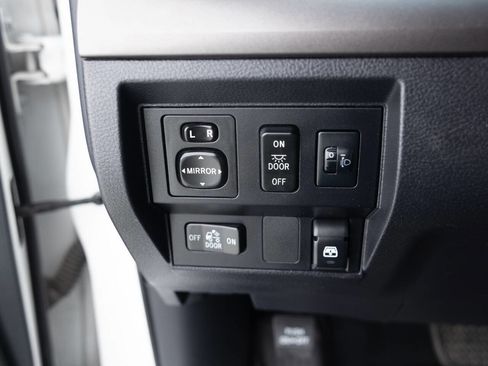 Used 2017 Toyota Tundra SR5 w/ SR5 Upgrade Package image 39