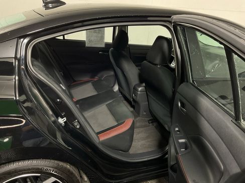 Used 2025 Nissan Versa SR image 30