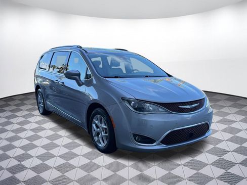 Used 2017 Chrysler Pacifica Touring-L Plus w/ Advanced Safetytec Group FWD image 7