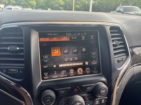 Used 2015 Jeep Grand Cherokee Overland w/ Advanced Technology Group AWD/4WD image 22