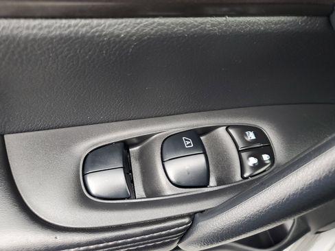 Used 2021 Nissan Rogue Sport S image 30