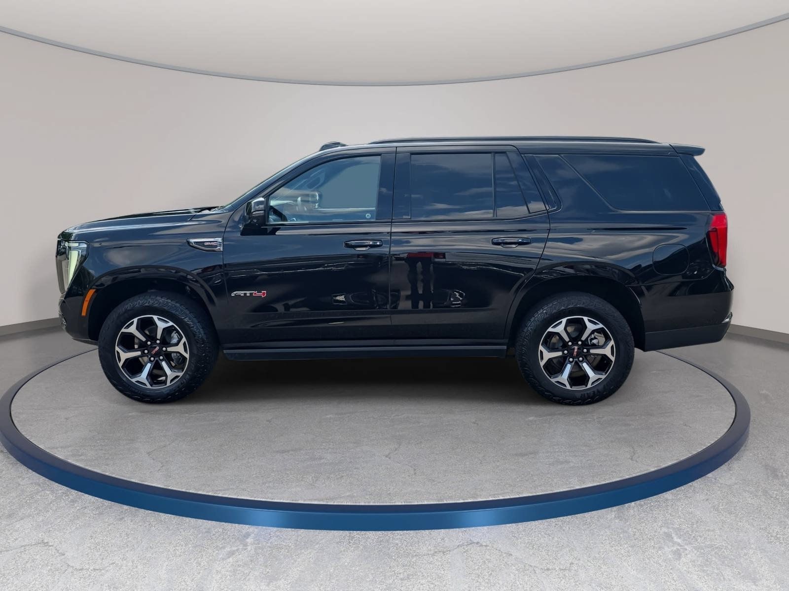 Used 2025 GMC Yukon AT4 w/ AT4 Premium Package AWD/4WD image 8
