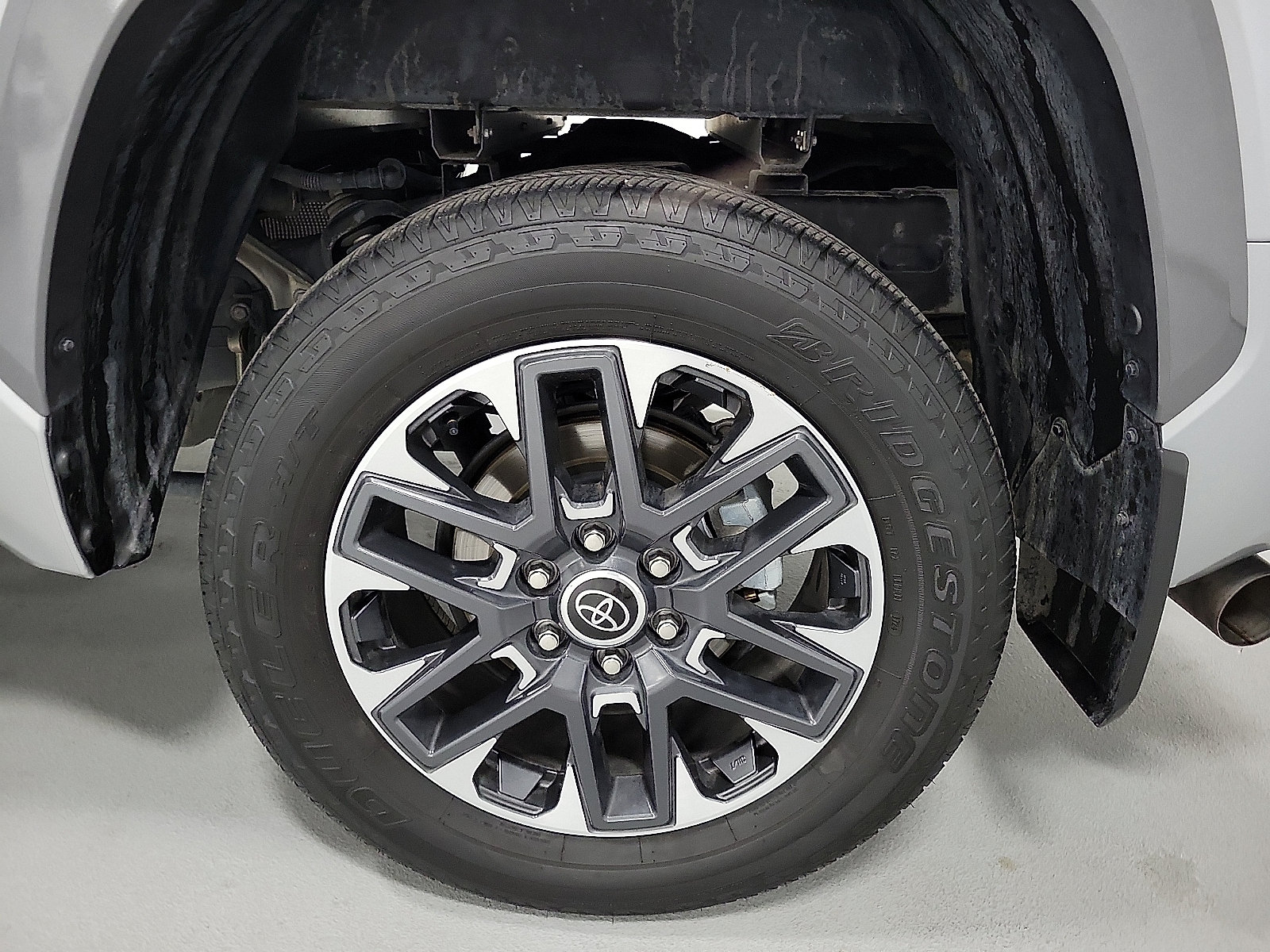 Used 2024 Toyota Tundra Limited AWD/4WD image 8