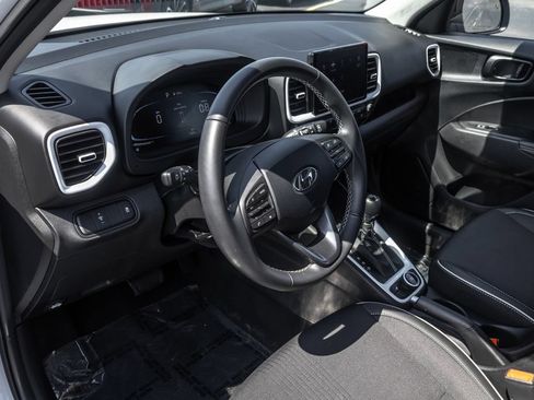 Certified 2025 Hyundai Venue Limited FWD image 15