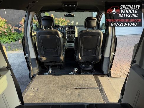 Used 2018 Dodge Grand Caravan SXT FWD image 25