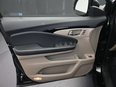 Used 2016 Honda Pilot Touring image 11