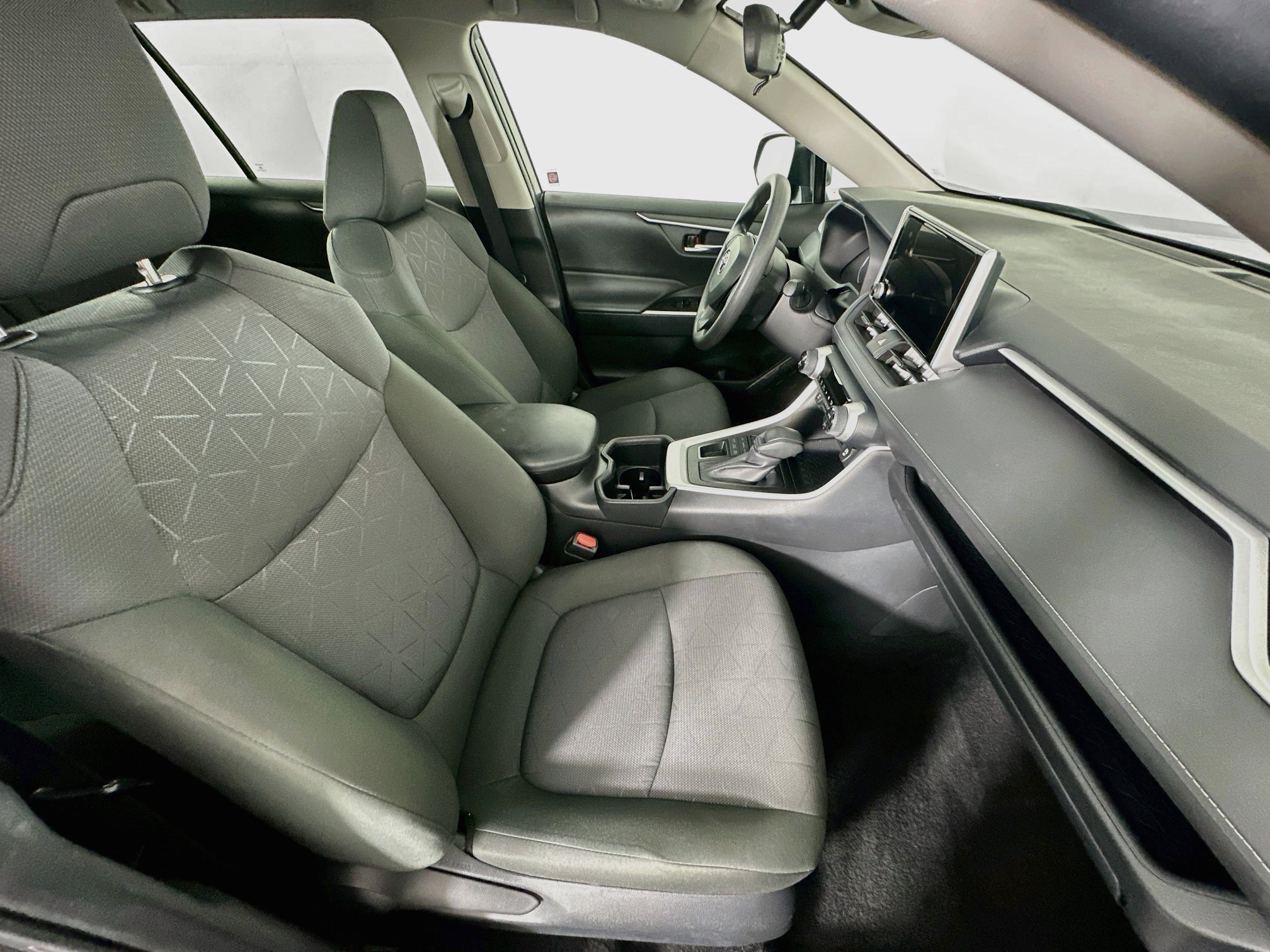 Used 2025 Toyota RAV4 XLE AWD/4WD image 31