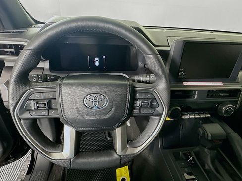 Used 2025 Toyota 4Runner TRD Off-Road image 11