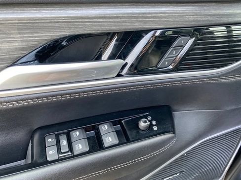 Used 2024 Jeep Wagoneer Series II AWD/4WD image 17