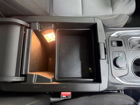 Used 2021 Chevrolet Traverse LS image 30