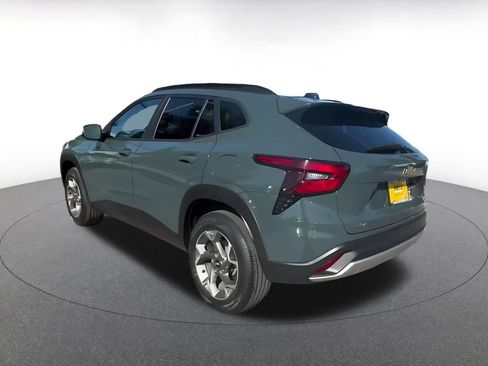 Used 2025 Chevrolet Trax LT FWD image 9