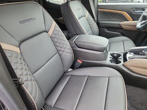 New 2026 GMC Canyon Denali image 11
