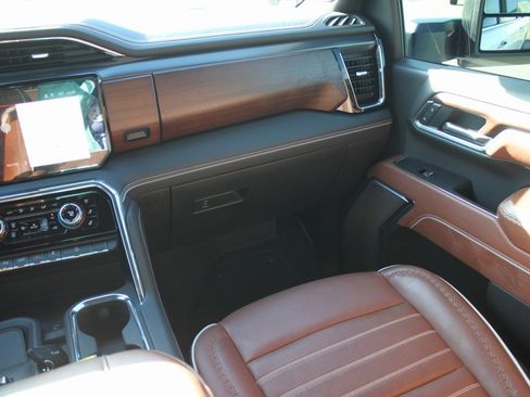 Used 2025 GMC Sierra 2500 Denali Ultimate image 7