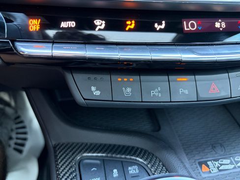 Used 2026 Cadillac CT5 V w/ Technology Package AWD/4WD image 19