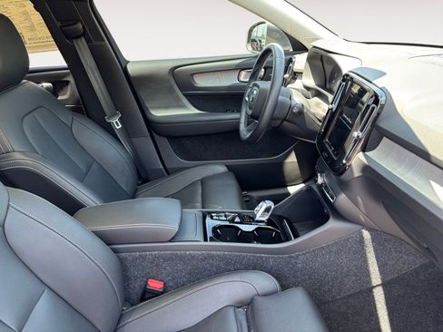 New 2025 Volvo XC40 B5 Plus w/ Protection Package Premier image 15
